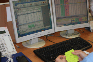 Dow Jones şi Nasdaq au deschis în creştere